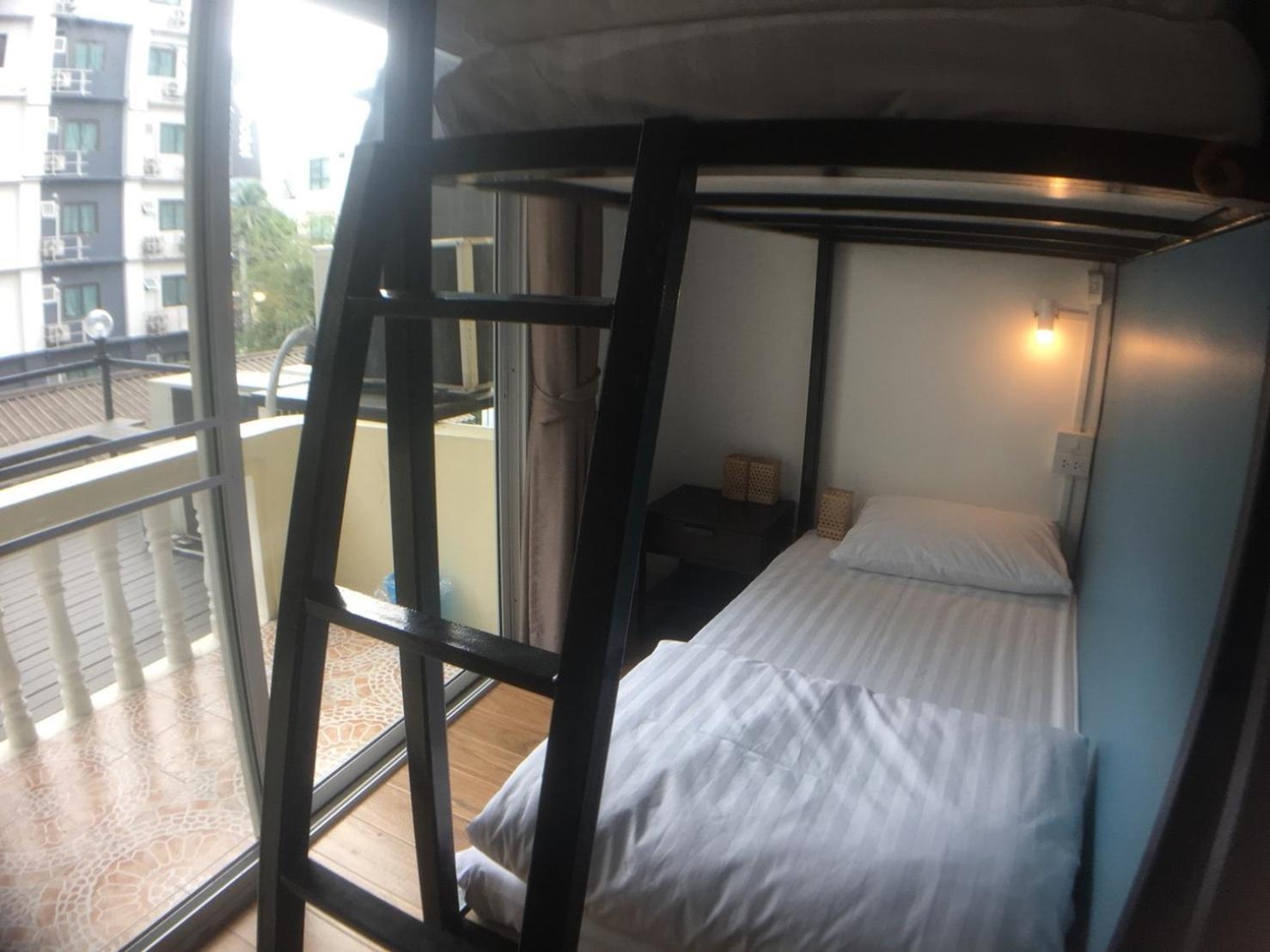 Beebedz Hostel Bangkok Ngoại thất bức ảnh